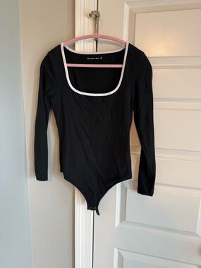Abercrombie & Fitch Black Long-Sleeve Square Neck Bodysuit with White Trim